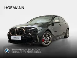 Saphirschwarz metallic Gebraucht 2022 BMW M135 Shadowline Kleinwagen | 36.832 € (Fairer Preis)