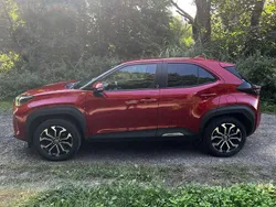 Rot Gebraucht 2023 Toyota Yaris Cross Team SUV | 24.799 € (Fairer Preis)