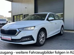 Weiß Gebraucht 2022 Skoda Octavia Style Kombi | 21.690 € (Guter Preis)