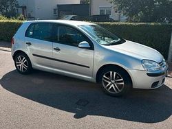 Silber Gebraucht 2004 VW Golf V Kleinwagen | 2.500 € (Etwas zu teuer)