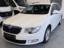 Weiß Gebraucht 2012 Skoda Superb Ambition Kombi | 9.999 € (Fairer Preis)