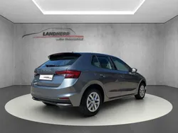 Graphite grau (metallic) Gebraucht 2024 Skoda Fabia Selection Limousine | 14.935 € (Superpreis)