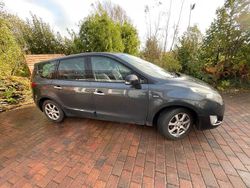 Schwarz Gebraucht 2011 Renault Scénic Van / Kleinbus | 3.200 €