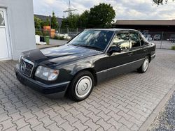 Schwarz Gebraucht 1990 Mercedes E200 Sportline Limousine | 6.990 €