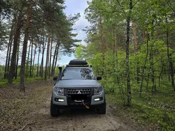 Grau Gebraucht 2012 Mitsubishi Pajero Instyle SUV | 15.300 € (Fairer Preis)
