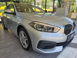 Glaciersilber Gebraucht 2021 BMW 118 Sport Line Kleinwagen | 20.990 € (Guter Preis)
