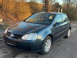 Blau Gebraucht 2004 VW Golf V Kleinwagen | 2.750 € (Fairer Preis)