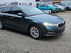 Grau Gebraucht 2021 Skoda Octavia First Edition Kombi | 16.900 € (Fairer Preis)