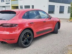 Rot Gebraucht 2017 Porsche Macan Turbo SUV | 52.000 € (Teuer)