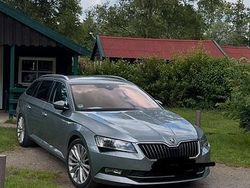 Grau Gebraucht 2016 Skoda Superb Kombi | 15.000 € (Fairer Preis)