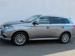 Grau Gebraucht 2021 Mitsubishi Outlander P-HEV SUV | 21.990 € (Guter Preis)