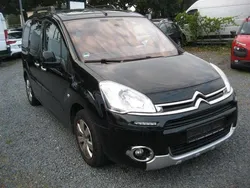 Schwarz Gebraucht 2014 Citroën Berlingo SELECTION Van / Kleinbus | 5.700 € (Fairer Preis)