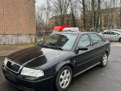 Schwarz Gebraucht 2000 Skoda Octavia Limousine | 1.399 €