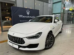 Weiß (bianco) Gebraucht 2022 Maserati Ghibli GT Coupé | 57.590 € (Teuer)