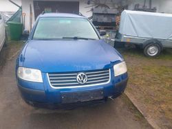 Blau Gebraucht 2001 VW Passat Kombi | 250 € (Superpreis)