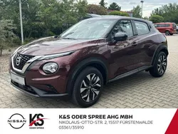 Rot / burgundy (metallic) Gebraucht 2021 Nissan Juke Acenta SUV | 15.990 € (Fairer Preis)