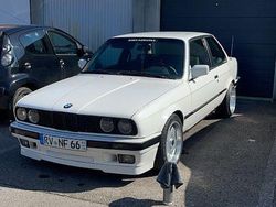 Weiß Gebraucht 1988 BMW 320 Coupé | 16.199 €
