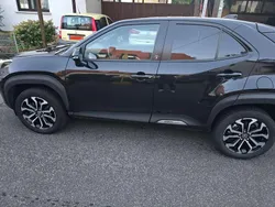 Schwarz Gebraucht 2023 Toyota Yaris Cross Team SUV | 23.000 € (Fairer Preis)
