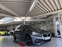 Mineralgrau metallic Gebraucht 2016 BMW 220 M Sport Van / Kleinbus | 20.950 € (Fairer Preis)