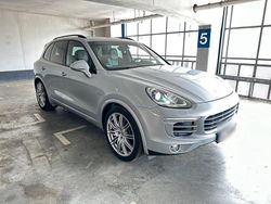 Grau Gebraucht 2016 Porsche Cayenne Sport SUV | 39.500 €