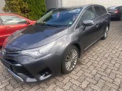 Grau Gebraucht 2015 Toyota Avensis Executive Kombi | 14.990 € (Teuer)