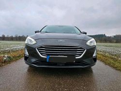 Grau Gebraucht 2020 Ford Focus Limousine | 11.799 € (Guter Preis)