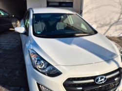 Weiß Gebraucht 2016 Hyundai i30 Passion Plus Limousine | 7.900 € (Guter Preis)