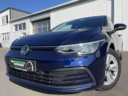 Blau Gebraucht 2020 VW Golf VIII Life Limousine | 18.360 € (Guter Preis)