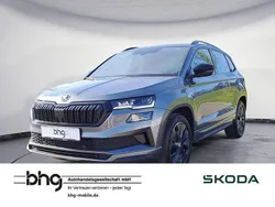 Graphitegrau metallic Gebraucht 2024 Skoda Karoq SportLine SUV | 34.520 € (Guter Preis)