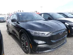 Iridium schwarz Gebraucht 2023 Ford Mustang Mach-E SUV | 54.990 €