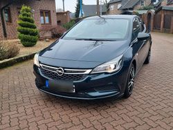 Grün Gebraucht 2016 Opel Astra Limousine | 6.950 € (Fairer Preis)