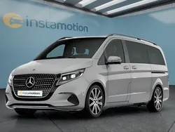 Grau Gebraucht 2024 Mercedes V250 Van / Kleinbus | 79.599 €