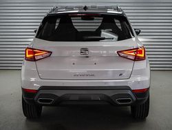 Candy weiß/dach schwarz uni (b41z) candy weiß/dach schwarz uni (b41z) Neu 2025 Seat Arona FR SUV | 28.270 € (Fairer Preis)