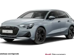 Grau Neu 2025 Audi A3 Sportback Advanced Limousine | 44.279 € (Teuer)
