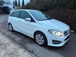 Weiß Gebraucht 2018 Mercedes B200 Urban Van / Kleinbus | 14.999 € (Fairer Preis)