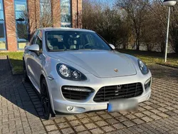 Silber Gebraucht 2013 Porsche Cayenne Turbo SUV | 17.490 €