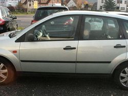 Grün Gebraucht 2002 Ford Fiesta Ghia Limousine | 1.450 € (Guter Preis)