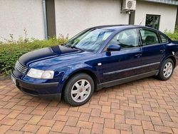 Blau Gebraucht 2001 VW Passat Limousine | 1.800 € (Fairer Preis)