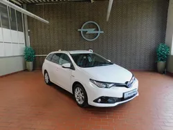 Weiß Gebraucht 2018 Toyota Auris Touring Sports Team Kombi | 16.850 € (Fairer Preis)