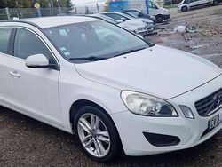 Weiß Gebraucht 2013 Volvo V60 R-Design Kombi | 4.600 € (Superpreis)