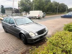Grau Gebraucht 2005 Mercedes 220 Avantgarde Kombi | 1.199 €