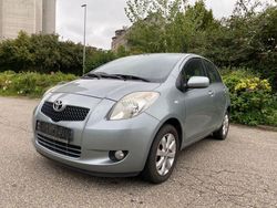 Grau Gebraucht 2009 Toyota Yaris Cool Limousine | 3.300 € (Fairer Preis)