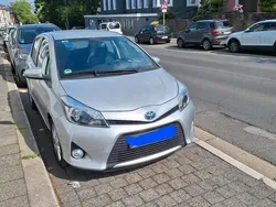 Silber Gebraucht 2014 Toyota Yaris Hybrid Limousine | 9.950 € (Guter Preis)