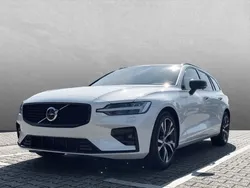 Crystal white pearl / metallic Neu 2024 Volvo V60 Plus Kombi | 45.990 € (Fairer Preis)
