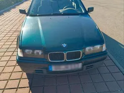 Grün Gebraucht 1995 BMW 318 Limousine | 5.000 €