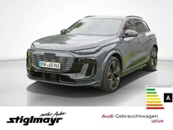 Grau Neu 2025 Audi Q6 e-tron Sport SUV | 92.900 € (Etwas zu teuer)