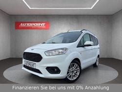 Weiß Gebraucht 2018 Ford Tourneo Courier Titanium Van / Kleinbus | 11.790 € (Fairer Preis)
