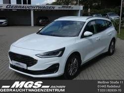 Weiß (frost weiß) Gebraucht 2023 Ford Focus Titanium Kombi | 21.450 € (Guter Preis)