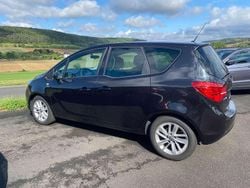 Schwarz Gebraucht 2017 Opel Meriva Edition Van / Kleinbus | 8.990 € (Etwas zu teuer)