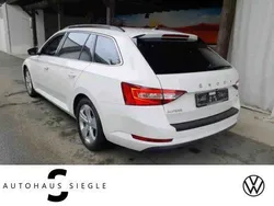 Weiß Gebraucht 2020 Skoda Superb Ambition Kombi | 19.980 € (Fairer Preis)